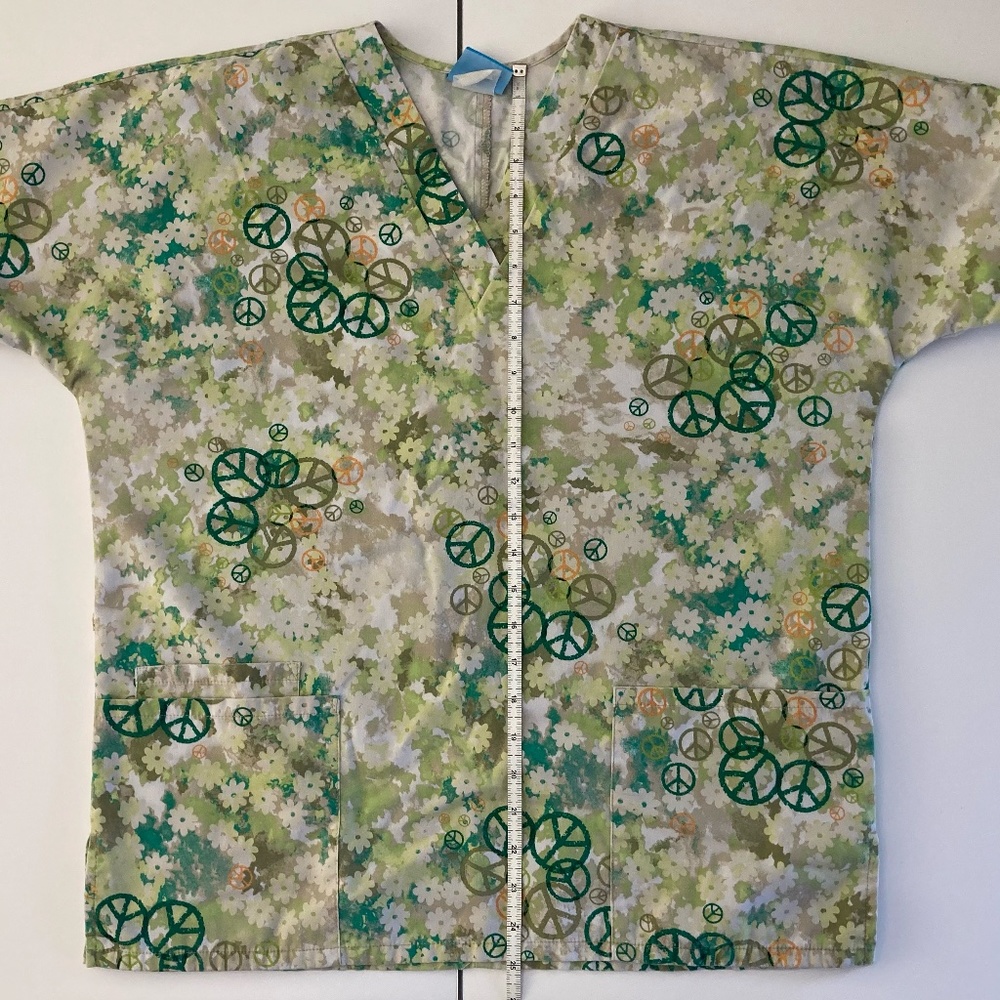 SCRUB TOP - Picture 2 of 3